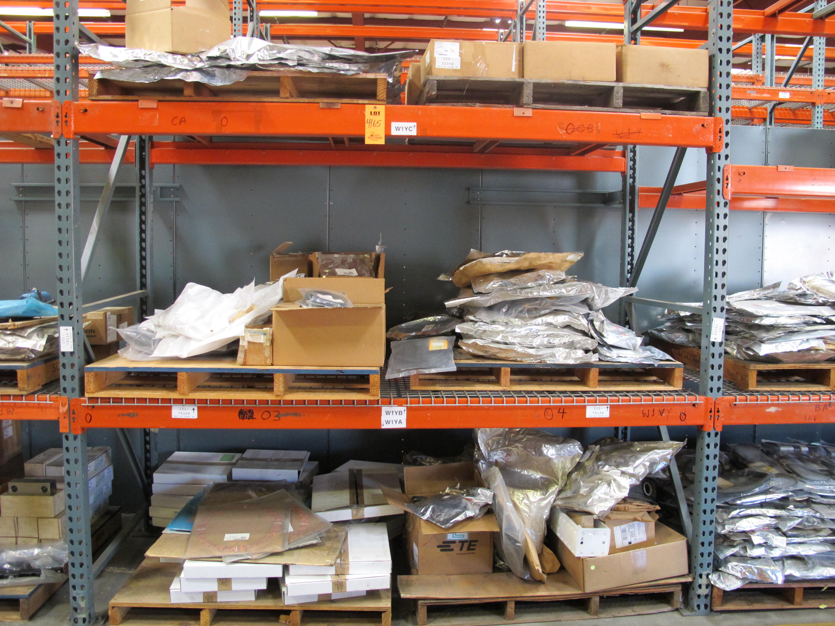 LOT TO INCLUDE: OIL SEALS, TANK GLASS FLANGE, GEN. SEALS, ACTUATOR DIAPHRAGM, ETC.. LOADING & HANDLING FEE $30-4165